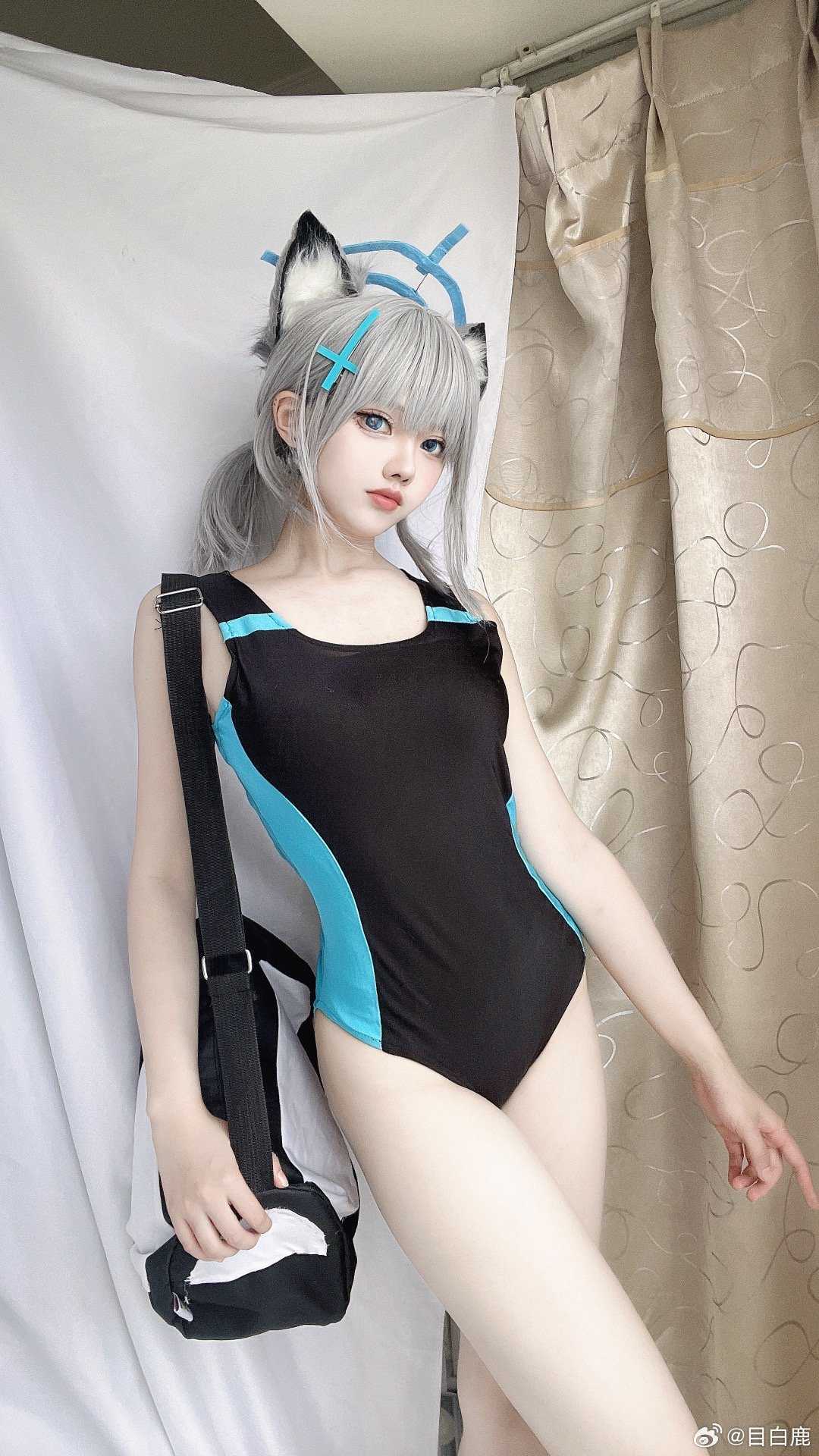 COSPLAY这件泳衣……是专门为老师穿的​​​蔚蓝档案砂狼白子@目白鹿