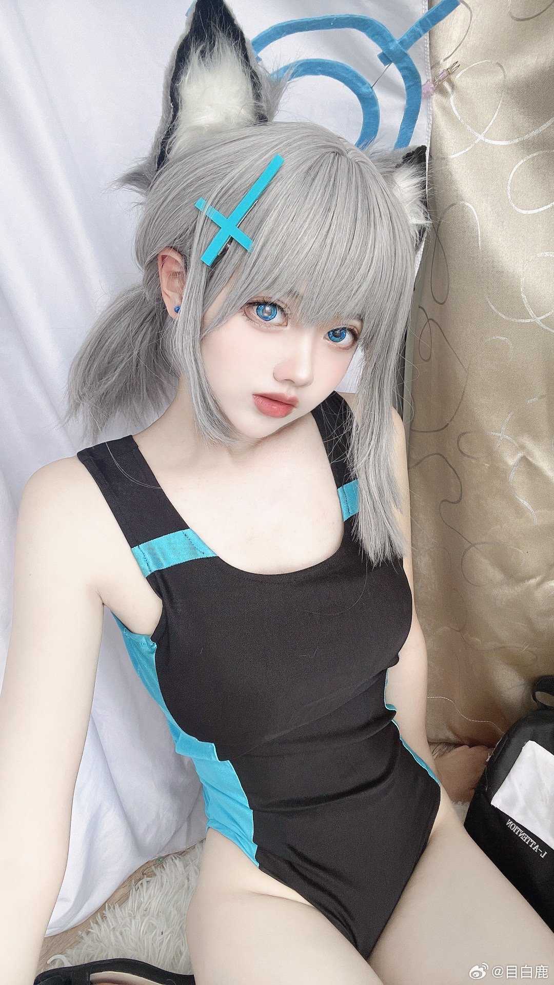 COSPLAY这件泳衣……是专门为老师穿的​​​蔚蓝档案砂狼白子@目白鹿