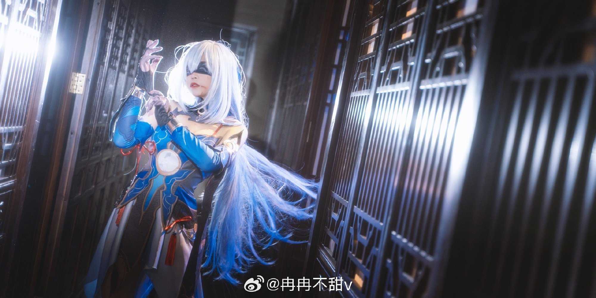 COSPLAY就让这一轮月华，照彻万川！崩坏星穹铁道星穹铁道镜流@冉冉不甜v