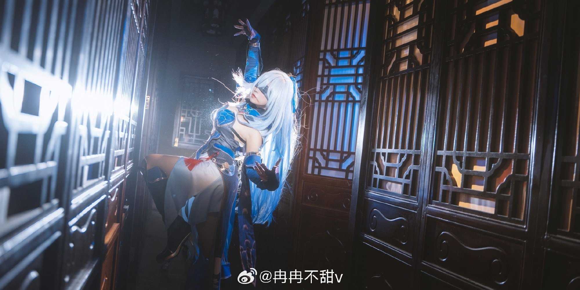 COSPLAY就让这一轮月华，照彻万川！崩坏星穹铁道星穹铁道镜流@冉冉不甜v