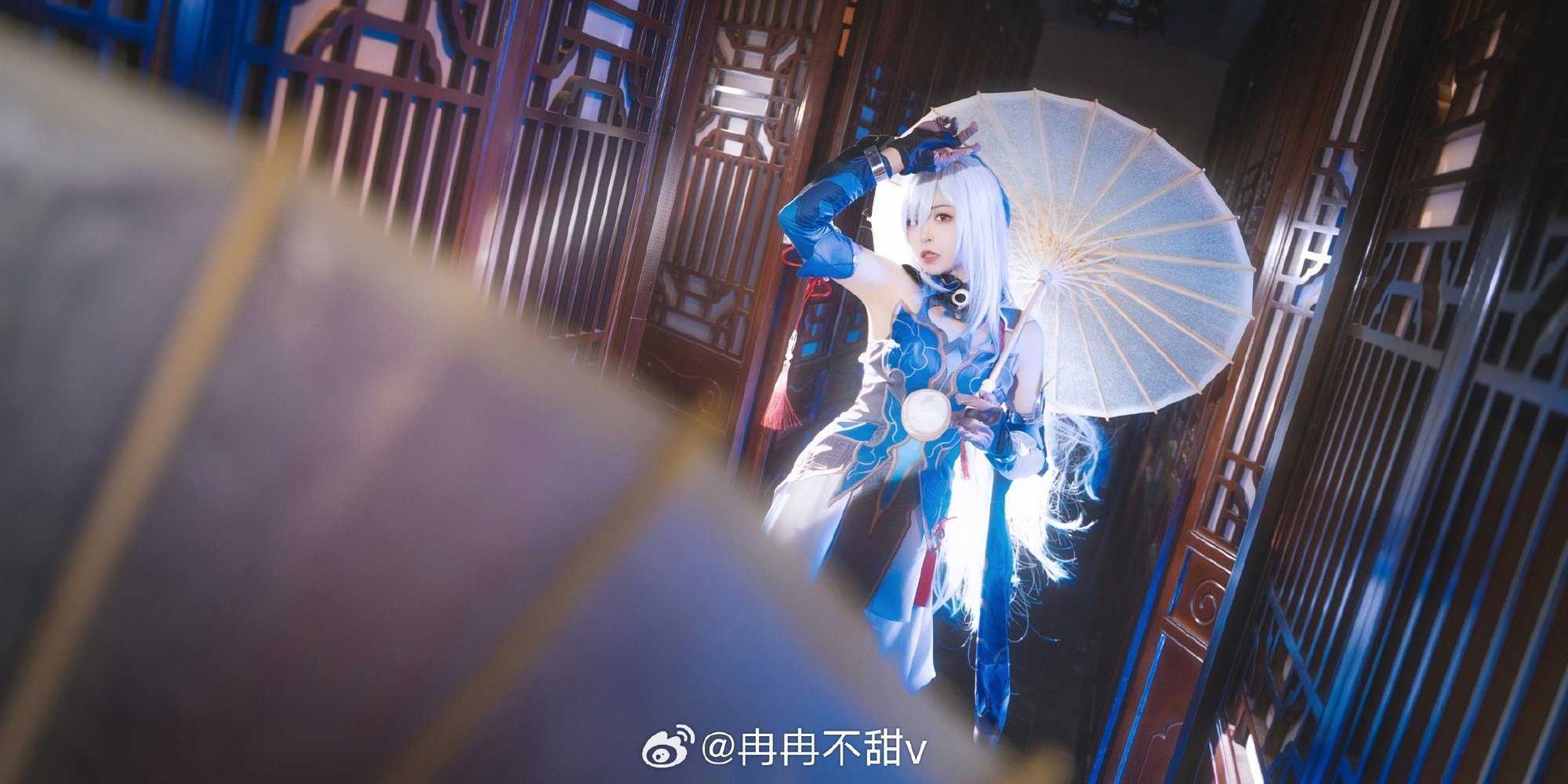 COSPLAY就让这一轮月华，照彻万川！崩坏星穹铁道星穹铁道镜流@冉冉不甜v