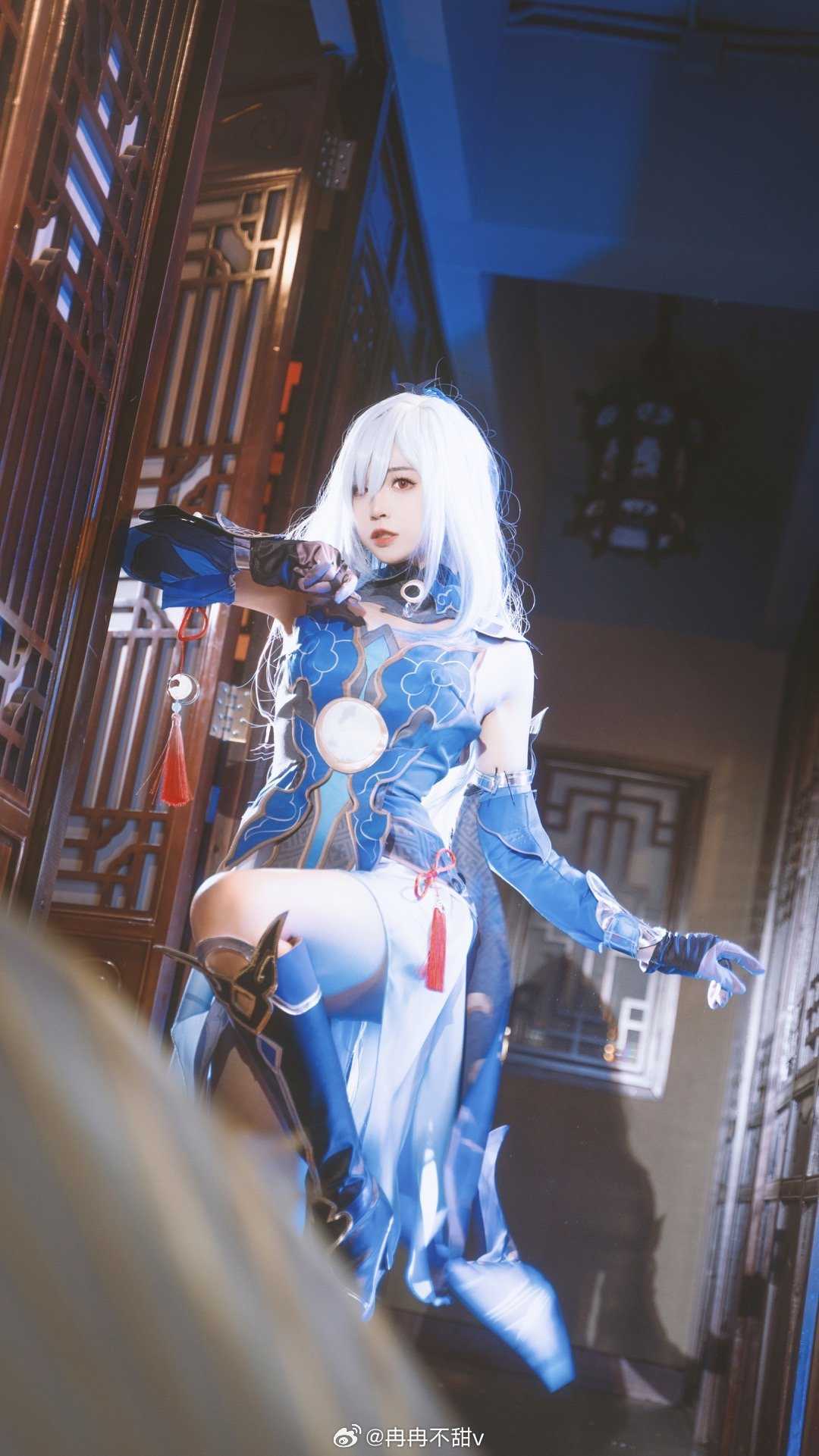 COSPLAY就让这一轮月华，照彻万川！崩坏星穹铁道星穹铁道镜流@冉冉不甜v