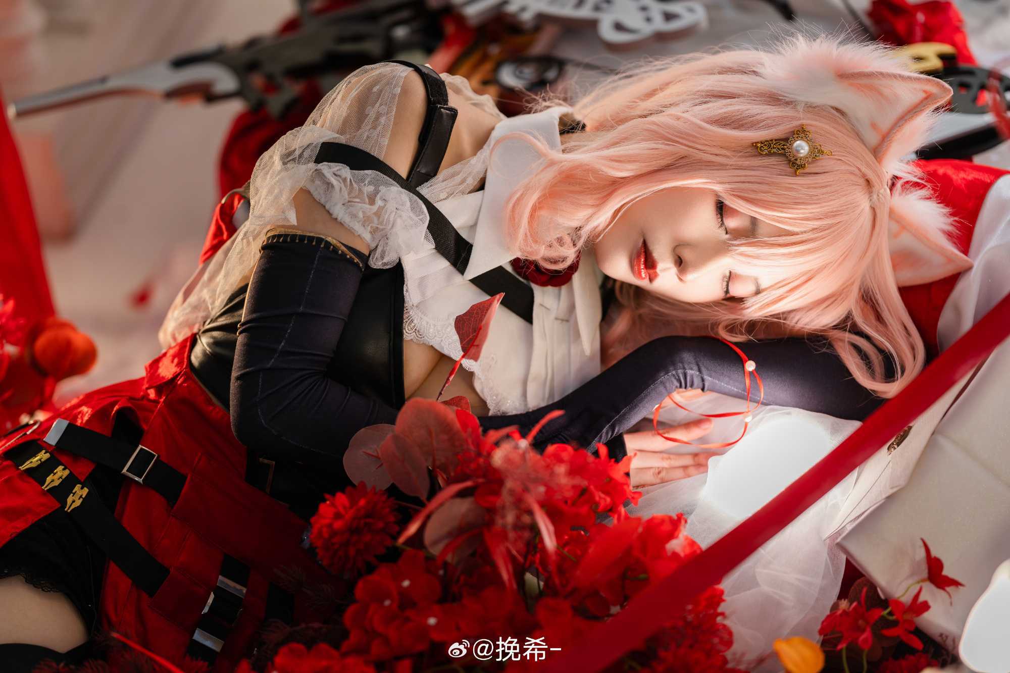 COSPLAY您就是博土吧？初次见面，请接受我的谢意，感谢您让我有暂时的栖身之处明日方舟鸿雪@挽希-